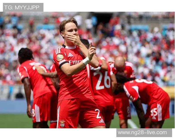 足总杯精彩对决拜仁狂胜本菲卡乌龙球引爆全场气氛